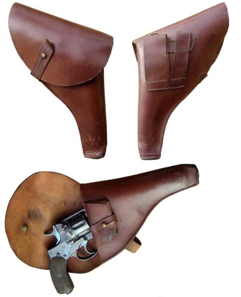 Кобура для 3-линейного револьвера, установленная для офицерского походного снаряжения обр. 1912 г
