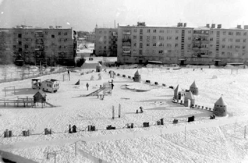 Зимняя детская площадка, 80-е годы