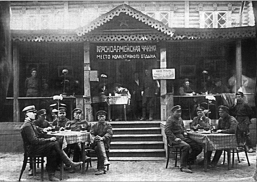 Красноармейская чайная - как место коллективного отдыха. 1924 год