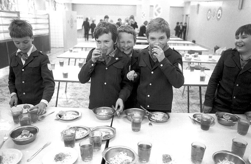 Школьная столовая. 1970-ые.
