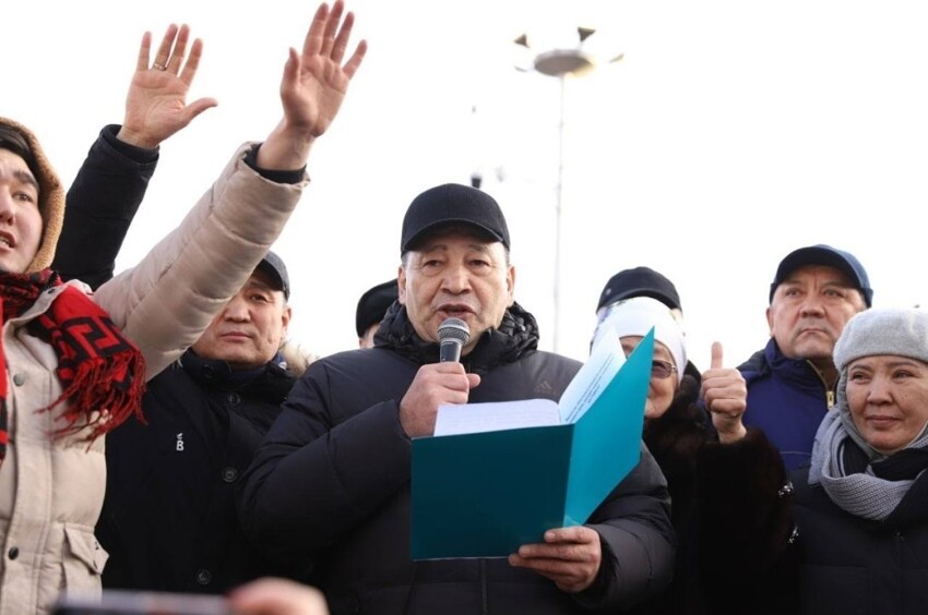 Последние новости из Казахстана: Правительство ушло в отставку, протестующие захватывают здания местной администрации