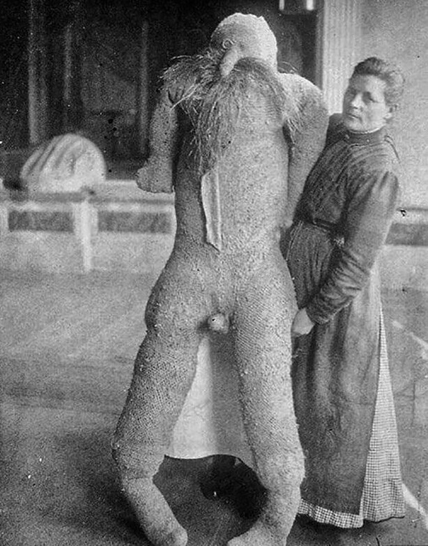 Пациентка психбольницы сделала себе мужчину из соломы в своей кровати, 1910 год