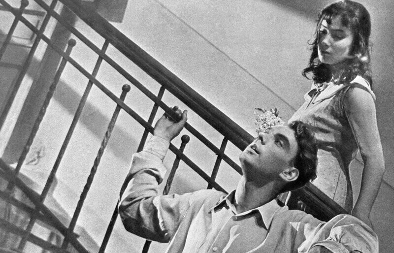 «Летят журавли» (1957 год) и «Баллада о солдате» (1959 год), режиссеры — Михаил Калатозов и Григорий Чухрай