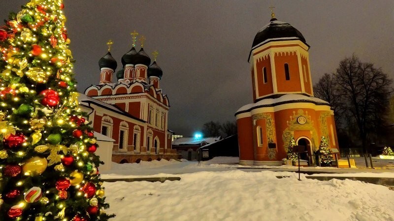 Живой колокольный звон под Рождество. Высоко-Петровский монастырь