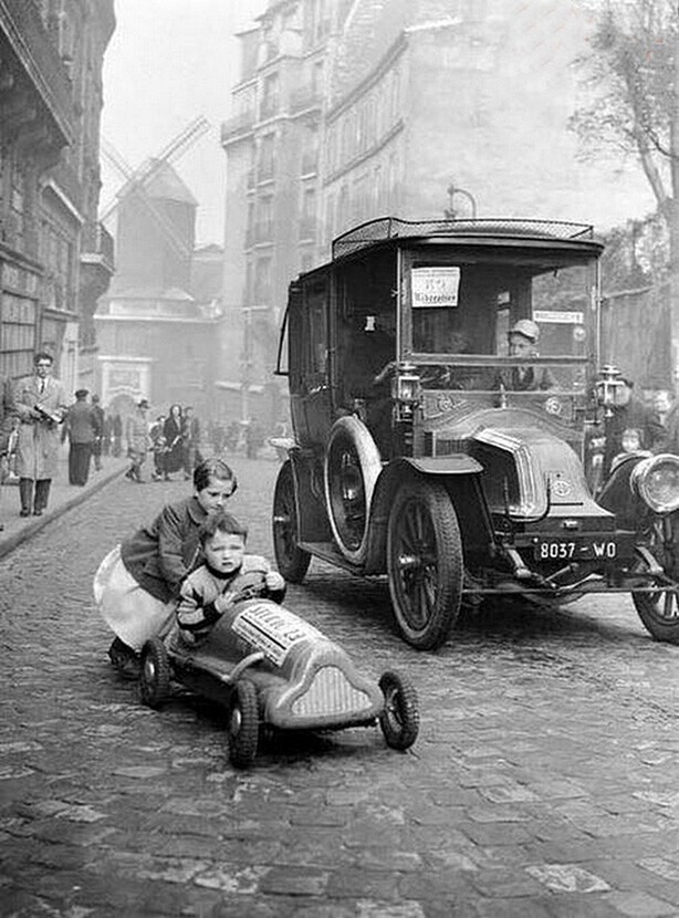 Парижская улица начала 1920-х годов