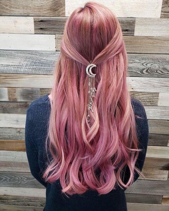 Со старшей школы хотела покрасить волосы в розовый и наконец-то набралась смелости