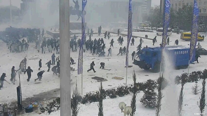 Терминал по-казахски: сотни граждан РФ застряли в Алма-Ате