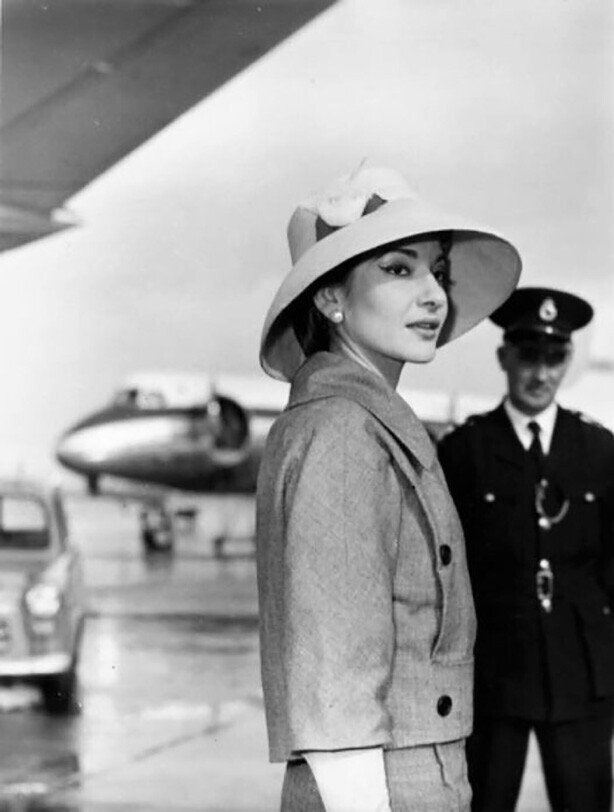 Мария Каллас в аэропорту Лондона Фото Р. Пауэлл 1958 г.