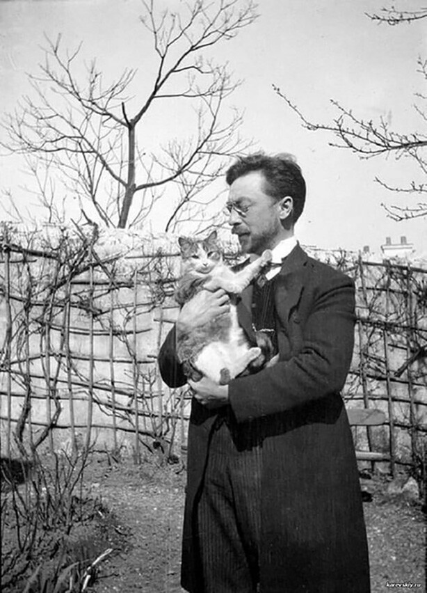 Василий Кандинский со своим котом Васькой, 1907 Фото: Габриеле Мюнтер