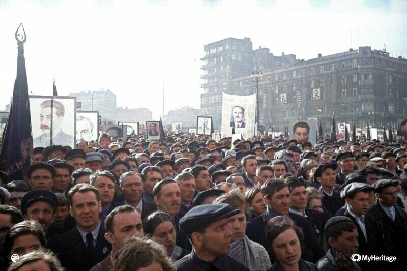 Митинг на площади Курского вокзала  1937 год