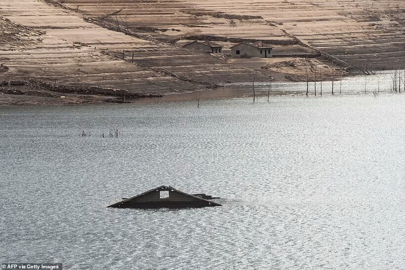 Почему затопленная деревня в Испании регулярно появляется из-под воды