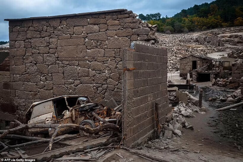 Почему затопленная деревня в Испании регулярно появляется из-под воды