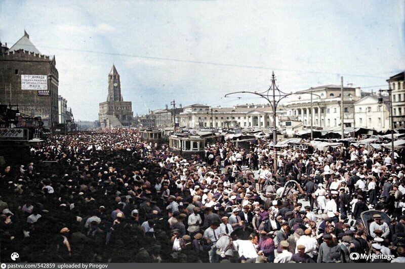 1924 год, яблоку негде упасть на Сухаревке