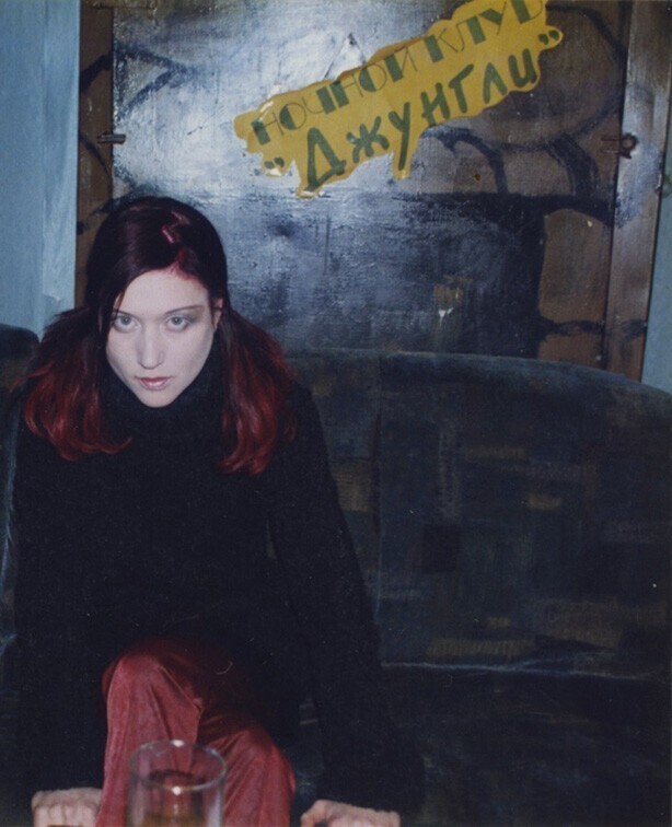 Певица Линда перед выступлением в ночном клубе «Джунгли», Россия, Самара, 1990-е годы