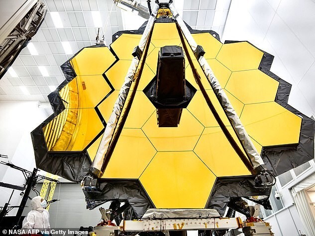 NASA ликует: Телескоп «Джеймс Уэбб» успешно развернул основное зеркало в космосе