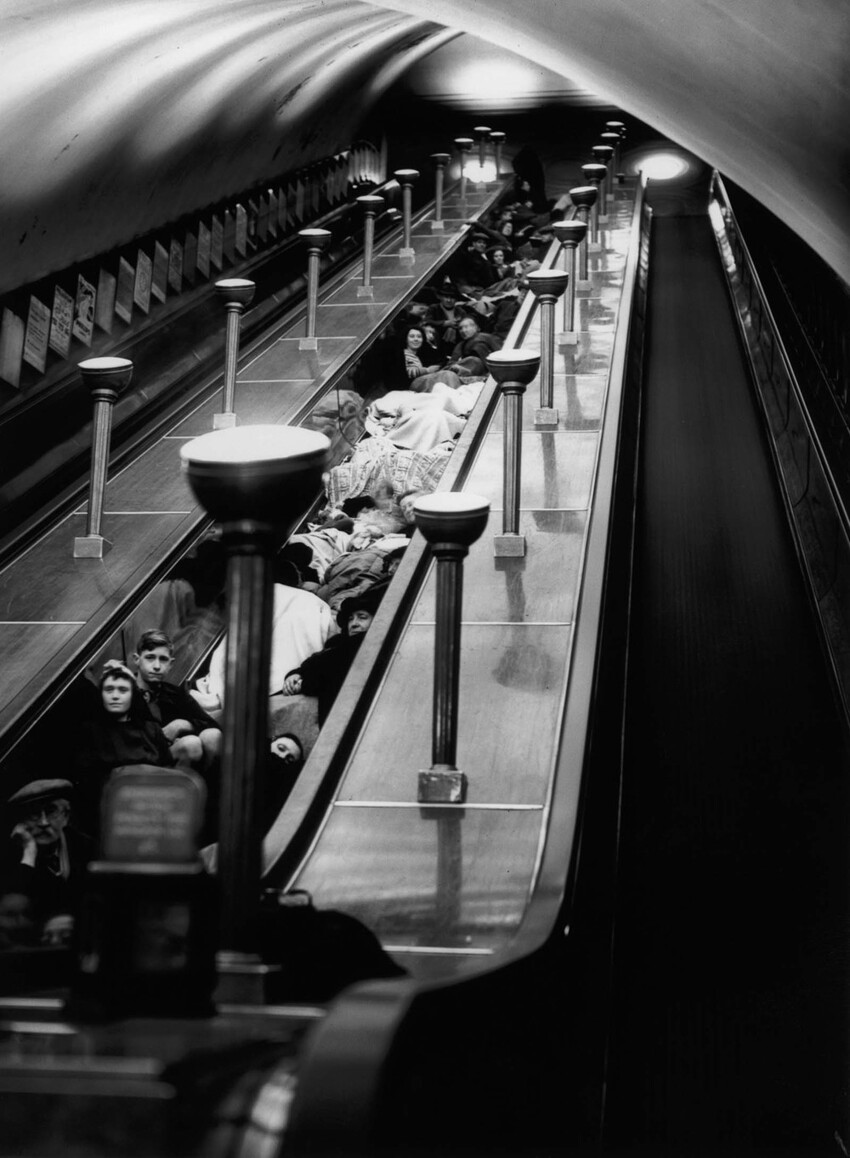 Как жители Лондона искали убежище в метро во время Второй мировой войны