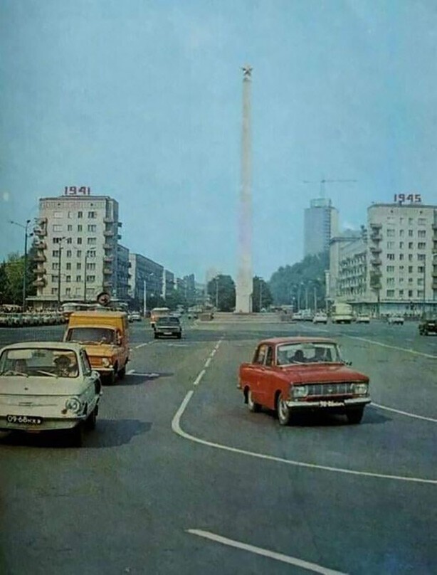 Автомобильная пробка на Проспекте Победы. Киев, 1984 год
