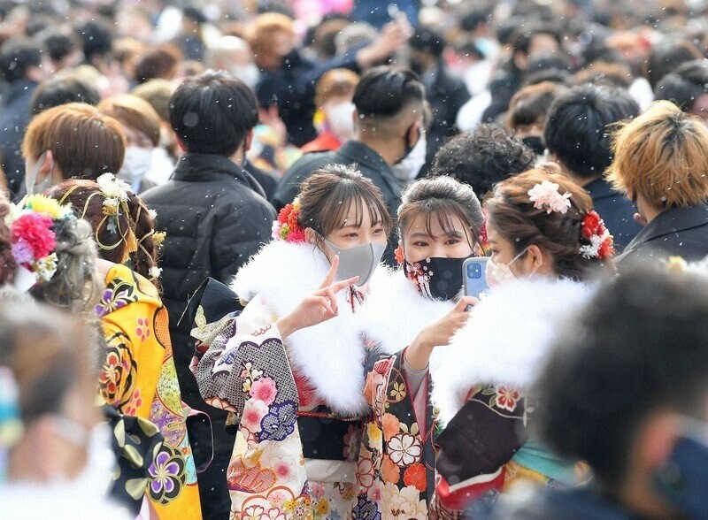 20-тилетние японцы в День совершеннолетия: бывают пьянки, погромы, драки