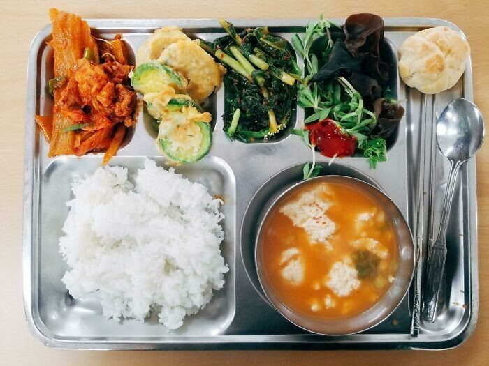 7. "Типичный обед в Южной Корее"