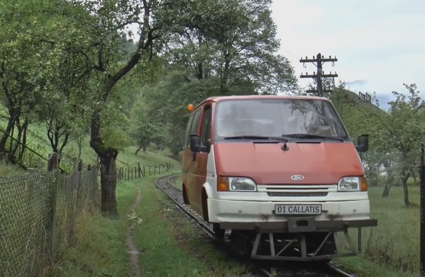 Как румыны ездят по заброшенной узкоколейной железной дороге на фургонах