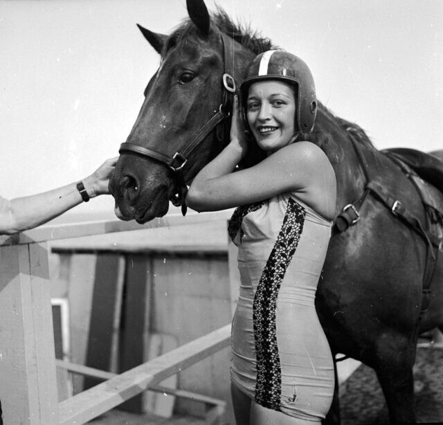 Ныряющая лошадь Дина и ее наездница, 1955 год