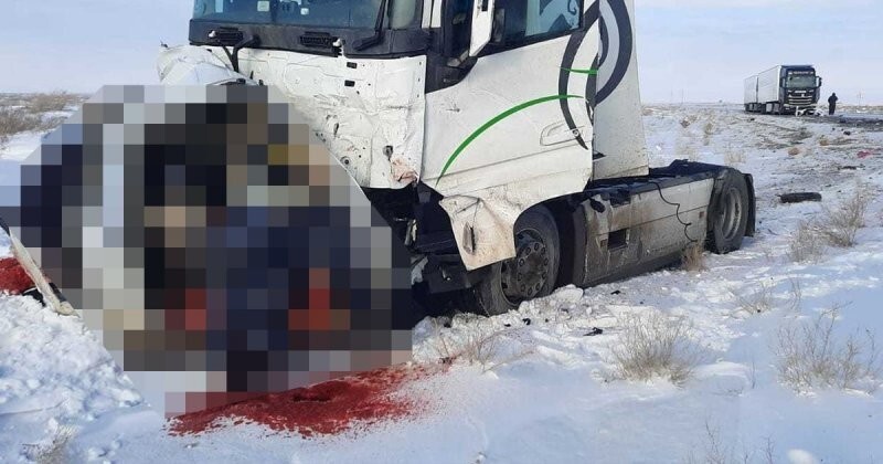 Восемь человек погибли на трассе в Казахстане