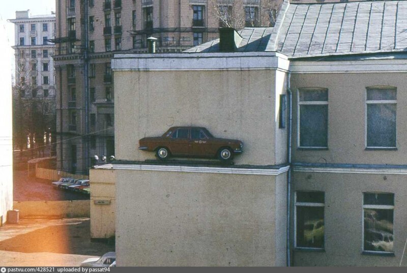 Таксопарк на Гончарной набережной в Москве, 1985 г.