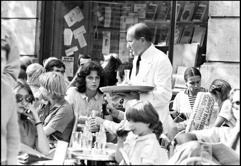 Сигурни Уивер в парижском кафе, 1979 год.