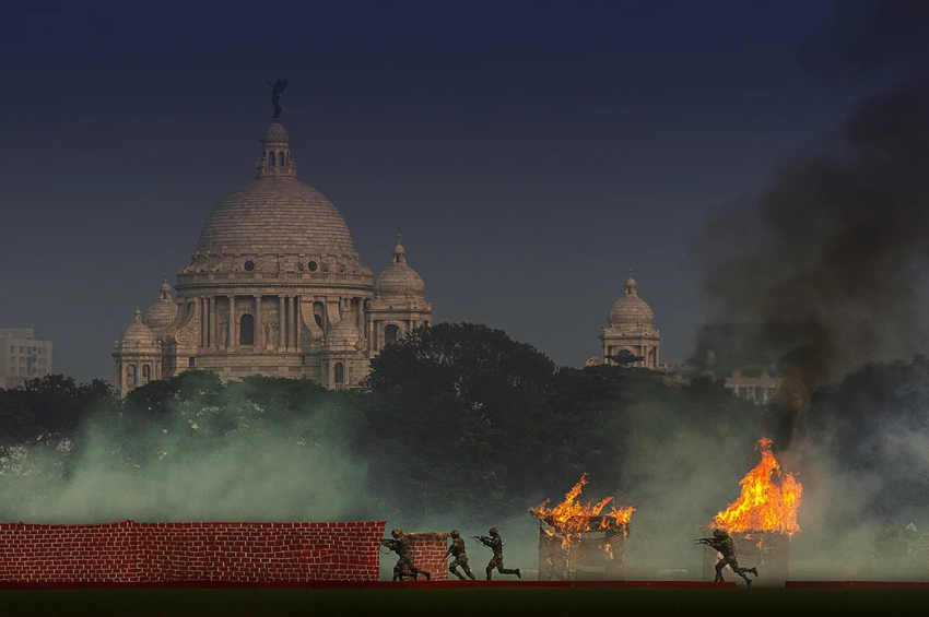 Этот снимок был сделан во время празднования Виджая Диваса в Калькутте. Этот день известен как победа индийской армии над Пакистаном.