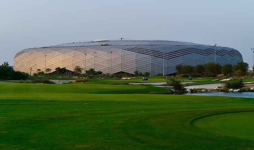 В Катаре появился стадион из старых контейнеров: его можно собирать как LEGO