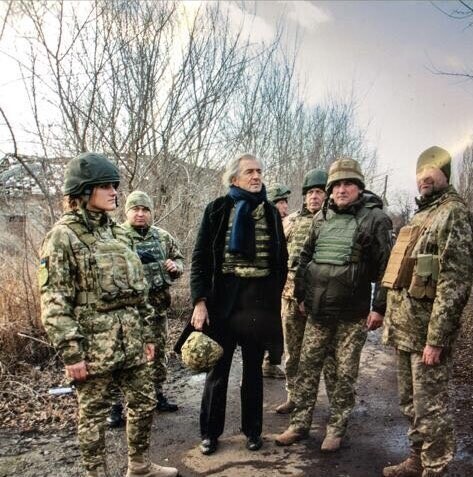 Вот посмотришь на эти хари и нет сомнений- горилки и сала пока хватает ...да и девки как мужики)))))))))))))))))))))))))