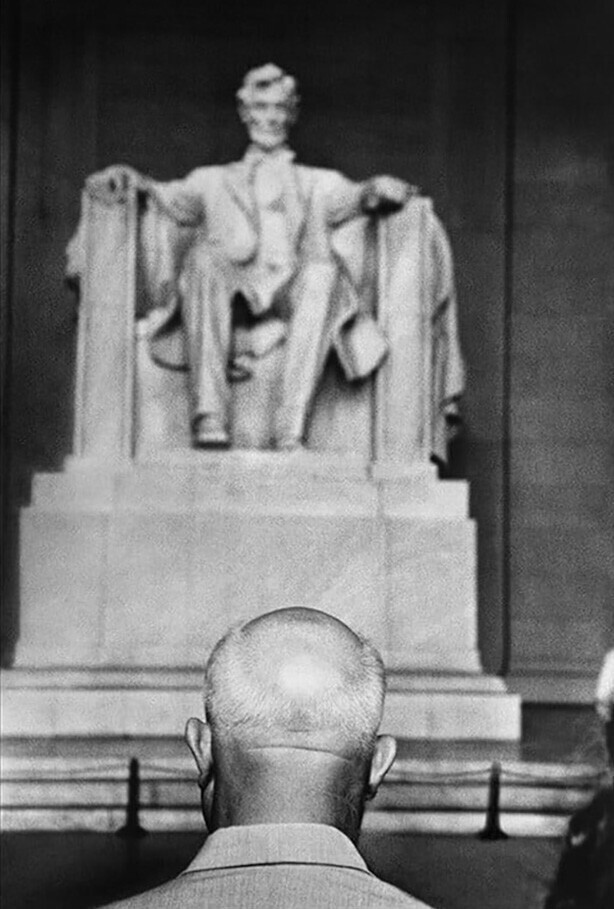 Никита Хрущёв перед мемориалом Линкольна, Вашингтон, 1959 год