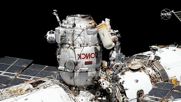 Российские космонавты завершили первый в этом году выход в открытый космос