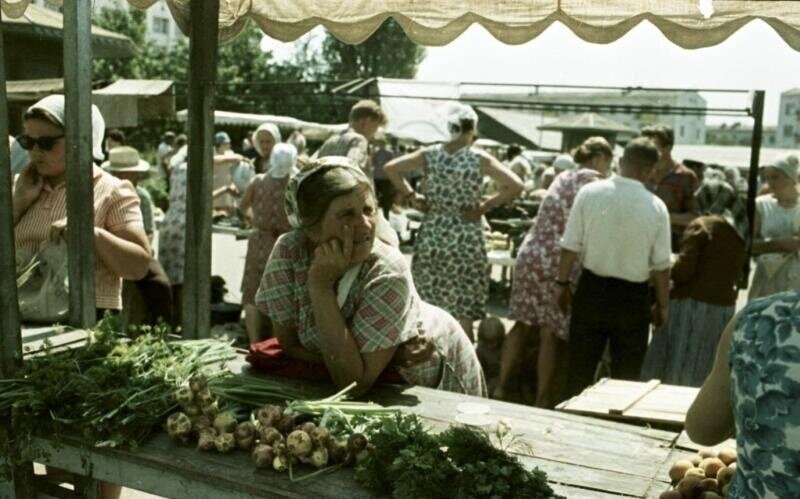 На рынке. Всеволод Тарасевич, 1966 год, Волгоградская обл., г. Волжский