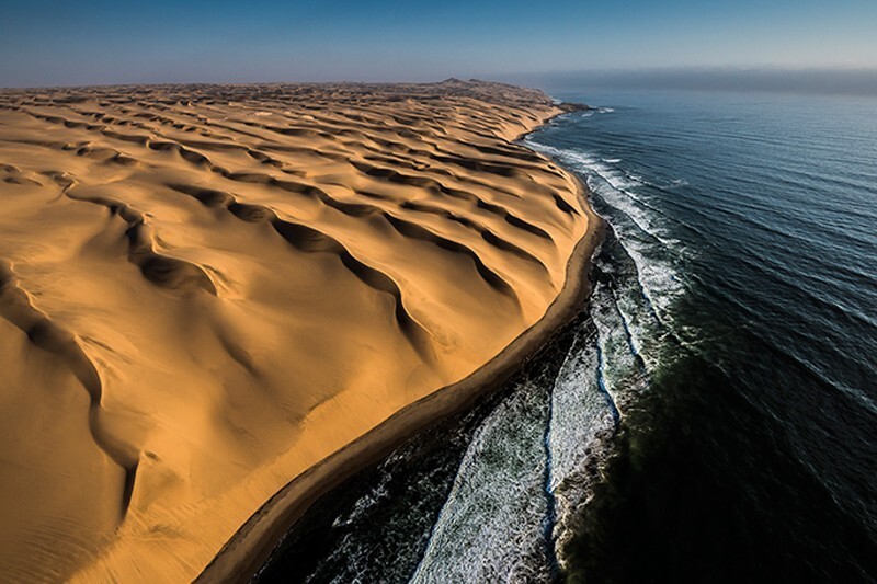 Пустыня Намибия встречается с океаном