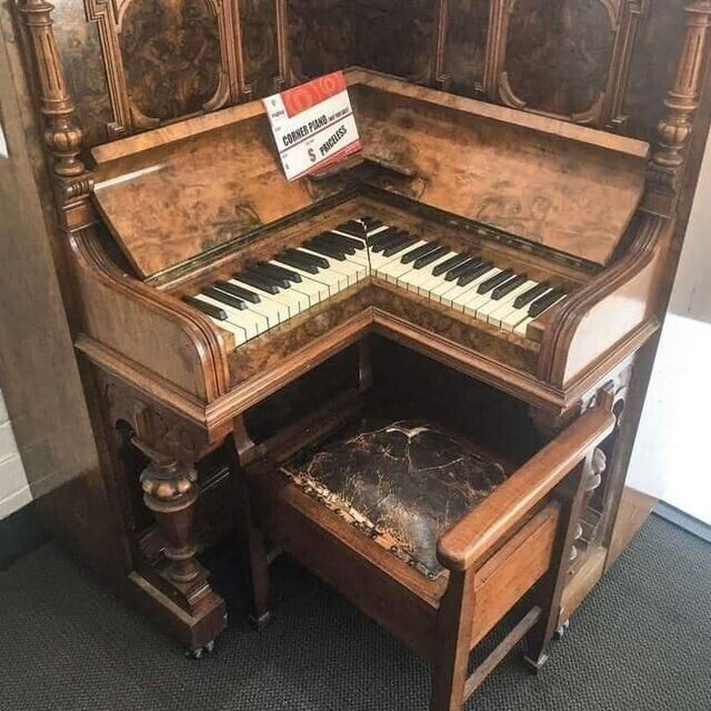 150-летнее угловое пианино