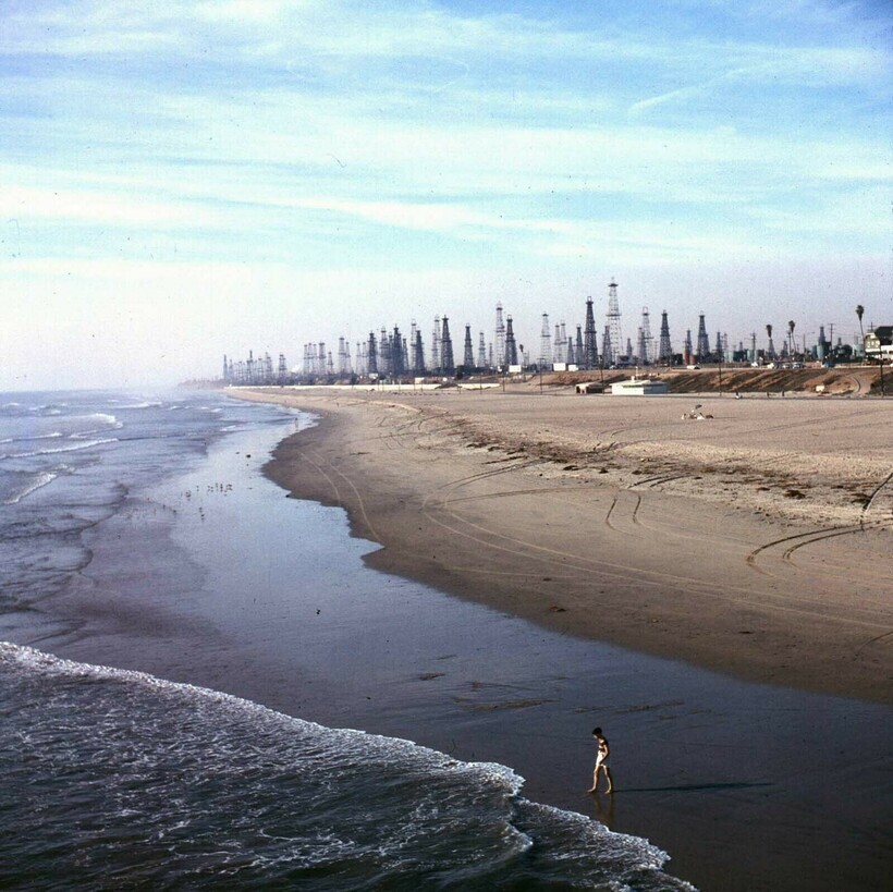 16 фото солнечной Калифорнии, пляжи которой когда-то украшали нефтяные вышки