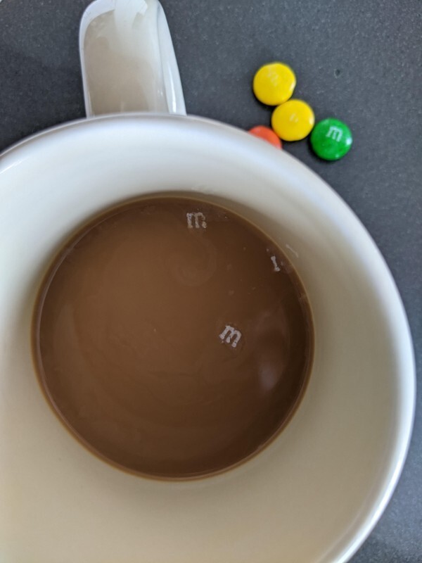 5. "Уронил конфеты m&m's в кофе, и с них слез логотип"