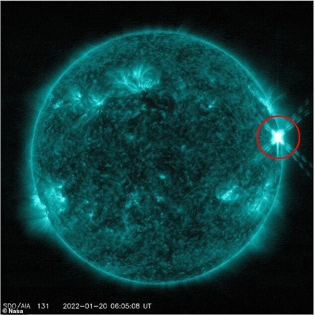 НАСА сфотографировало вспышку на Солнце