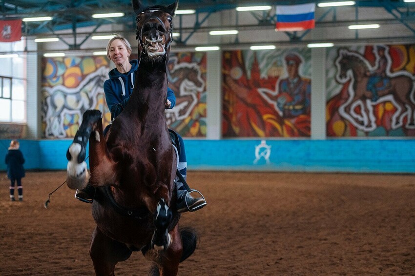Как работает российская конная полиция