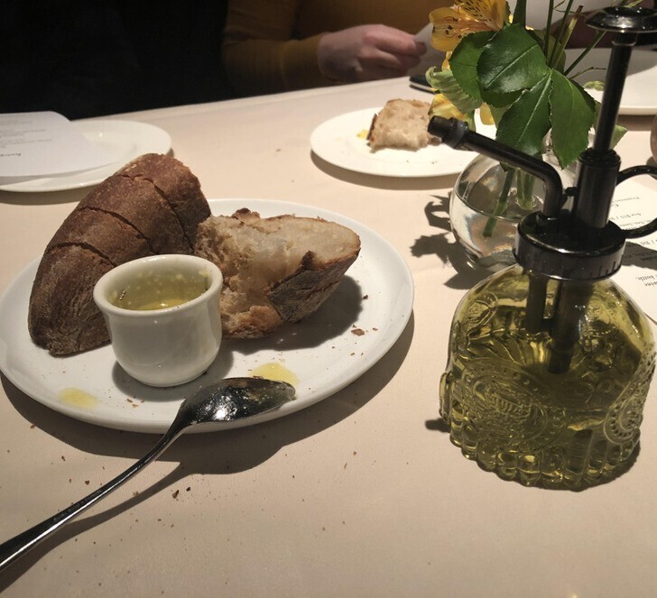 "Санитайзер для рук в итальянском ресторане выглядит как оливковое масло"