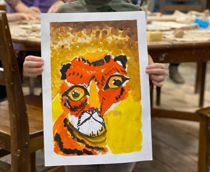 "Сын нарисовал тигра. Он думает, что так они и выглядят"