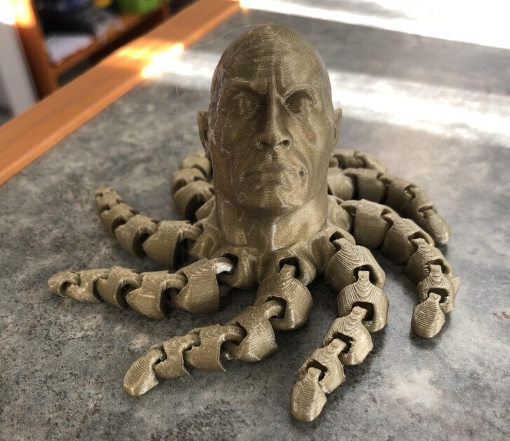 Осьминожка с головой актера Дуэйна "Скалы" Джонсона, напечатанный на 3D принтере