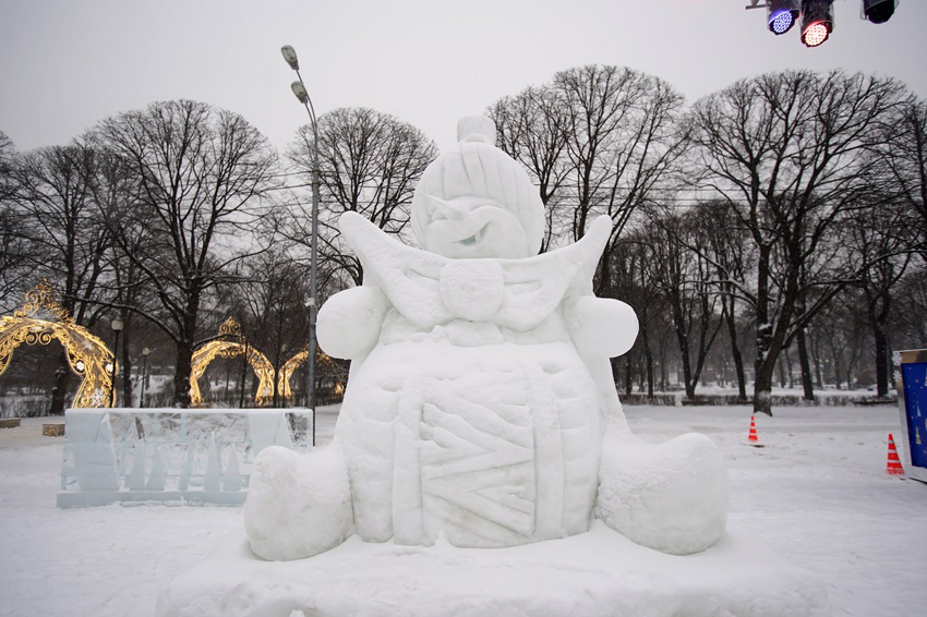 «Снег и лед в Москве»: гигантские снеговики и ледяные скульптуры в Парке Горького