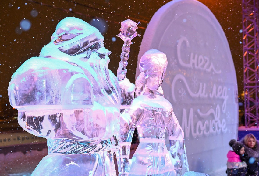 «Снег и лед в Москве»: гигантские снеговики и ледяные скульптуры в Парке Горького