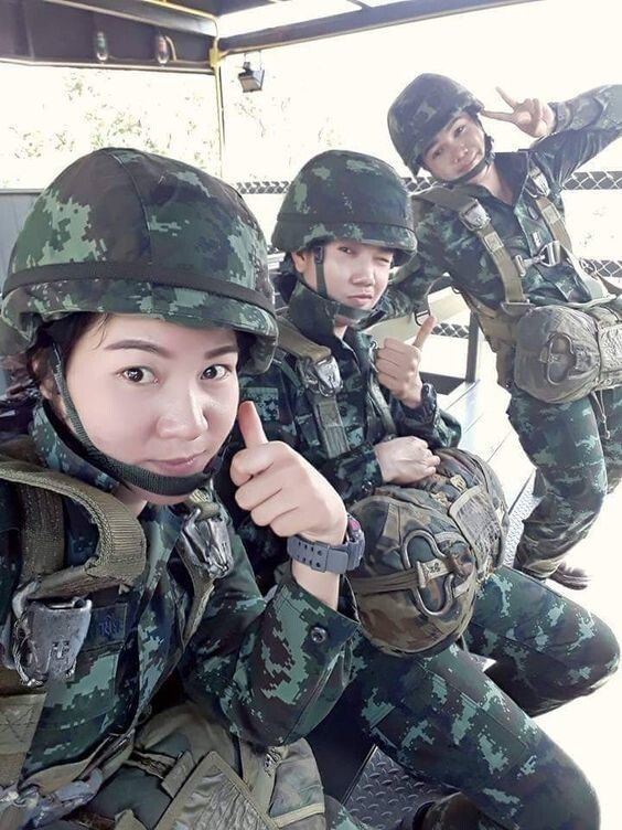 Сильные в своей слабости, слабые в своей силе: о женщинах в армиях мира
