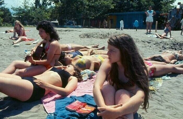 6. Пляж в Иране за несколько месяцев до исламской революции, 1979 год