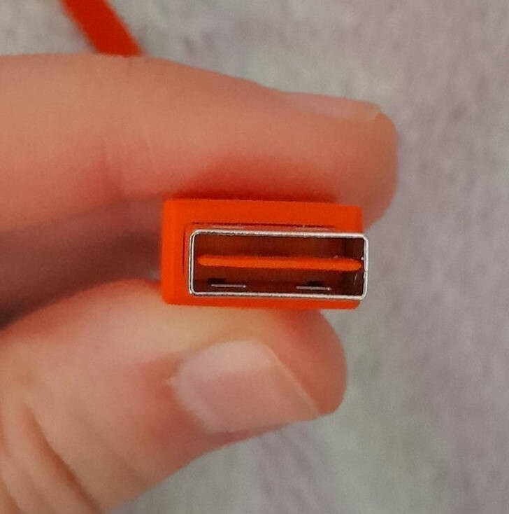 USB-кабель, который можно вставить любой стороной
