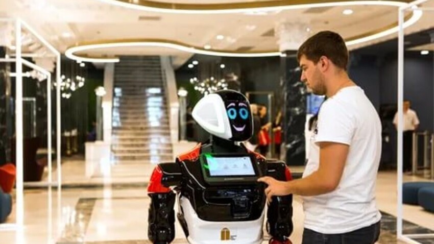 Российский робот начал работать в одном из крупнейших бразильских торговых центров
