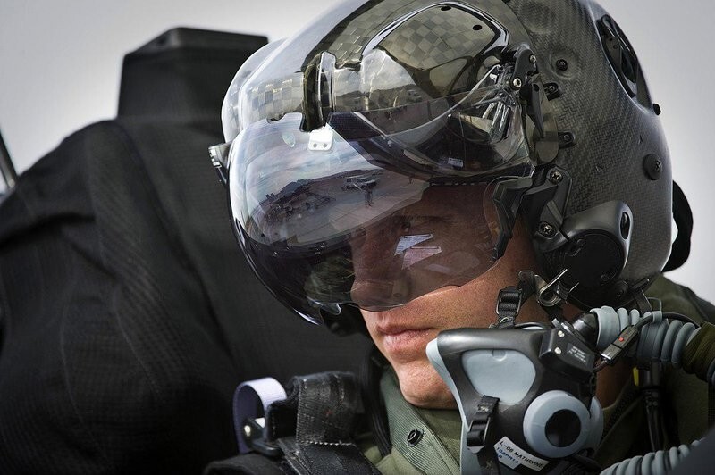 10. Шлем пилота F-35 с человеко-машинным интерфейсом, цена: 400 000 долларов